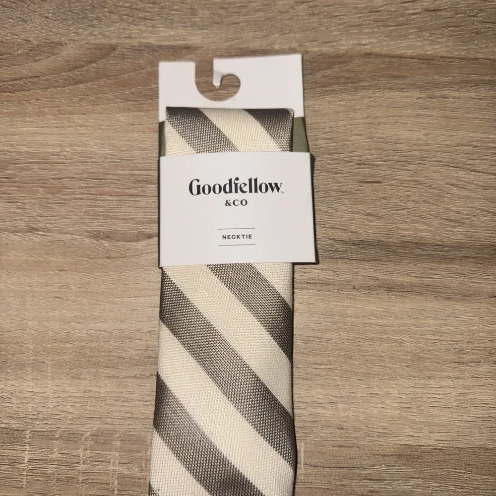 NWT Goodfellow & Co Solid Satin Neck Tie‎ – Taupe Stripe – 58